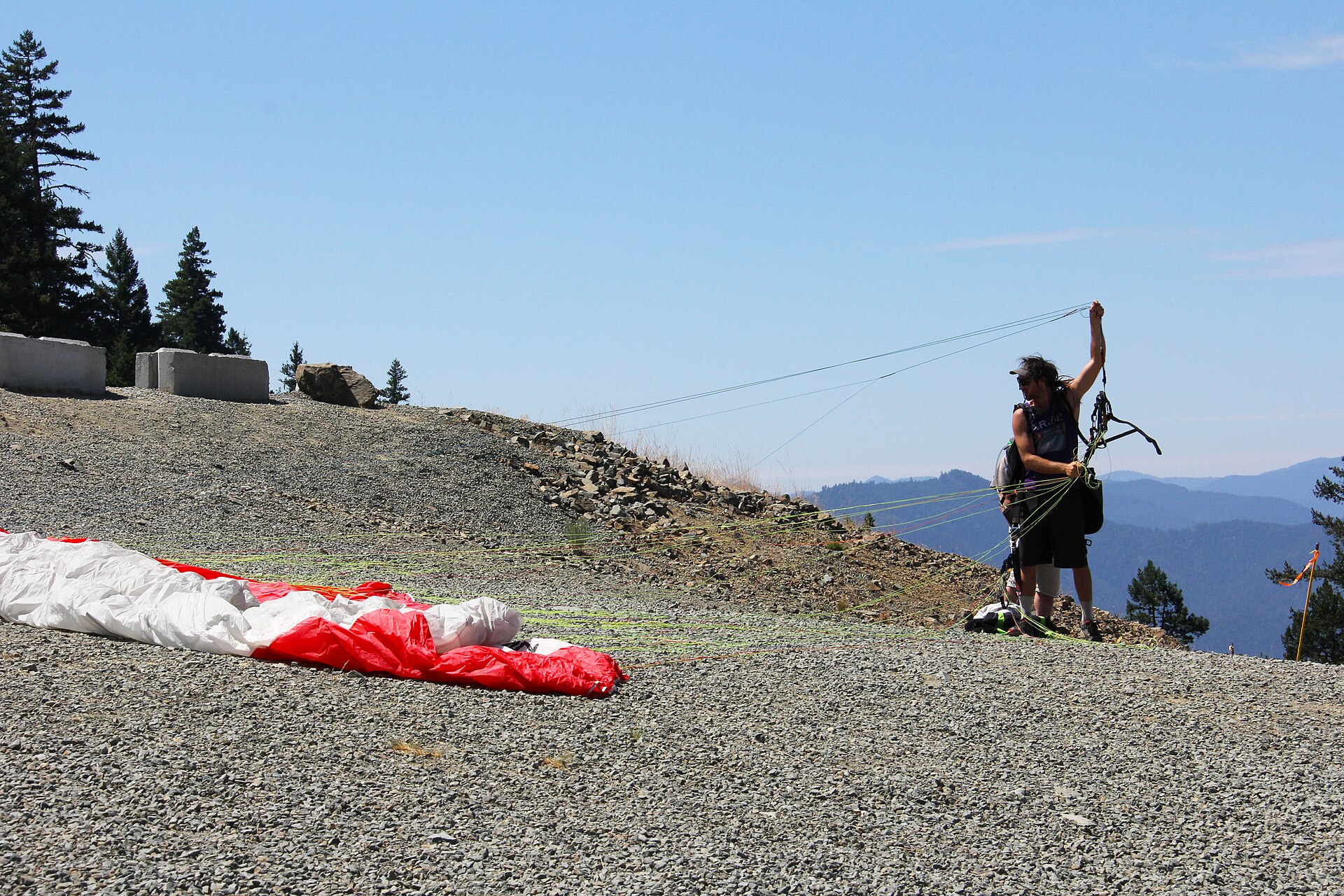 Hang gliding above Lakeview